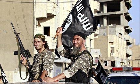 Mỹ sản xuất AK để cung cấp cho phiến quân đối lập? - 2 Lực lượng IS ở Raqqa diễu hành với súng trường M-16 Mỹ
