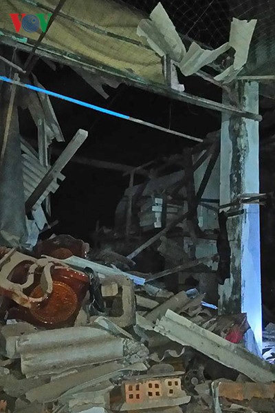 Nổ lớn tại đảo Phú Quý gây sập nhà, nhiều người bị thương - 2 Nhiều căn nhà bị sập.