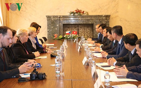 Bộ trưởng Văn hóa -Thể thao -Du Lịch Nguyễn Ngọc Thiện làm việc với Bộ trưởng phát triển vùng Karla Slechtova.