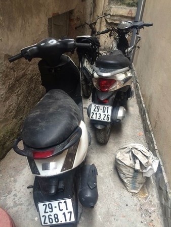 3 chiếc xe máy và 1 chiếc xe đạp bị bén lửa gây thiệt hại khoảng 50 triệu đồng