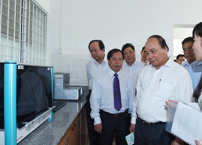 Thủ tướng đặt hàng các nhà khoa học Viện Lúa ĐBSCL - 2
Thủ tướng Nguyễn Xuân Phúc thăm Viện Lúa ĐBSCL - Ảnh: VGP/Quang Hiếu