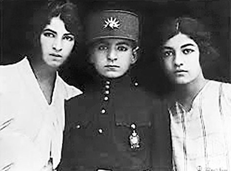 Người em gái song sinh của Vua Iran Pahlavi Shah:Công nương “báo đen” đơn độc - 2 Người em gái song sinh của Vua Iran Pahlavi Shah:Công nương “báo đen” đơn độc - 2