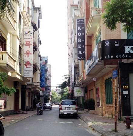Những “soái ca rởm” người Hàn - 2 Một góc phố Hàn Quốc tại Hà Nội.