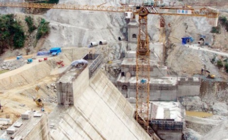 Dự án đập thủy điện Myitsone và mỏ đồng ở Letpadaung là những “mảnh xương” khó nuốt nhất trong quan hệ ngoại giao, đối tác thương mại với Trung Quốc.