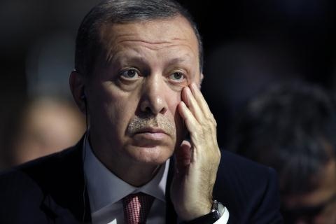 Công bố hình ảnh động trời trăm xe tải từ Thổ vào Syria - 2 Thổ Nhĩ Kỳ khó cãi khi Nga liên tiếp đưa ra những bằng chứng tố cáo nước này ngầm hỗ trợ IS