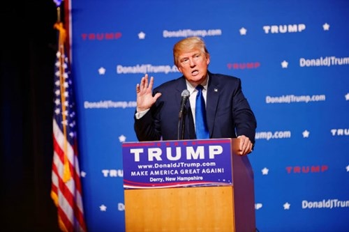 Đâu là sức hấp dẫn khiến Donald Trump "hút" phiếu bầu? - 2 Donald Trump thường xuyên có những phát ngôn bạo miệng