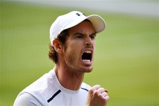 Những khoảnh khắc tuyệt vời của Murray ở chung kết Wimbledon 2016 - 10
Sự hưng phấn của Murray sau một pha bóng thành công