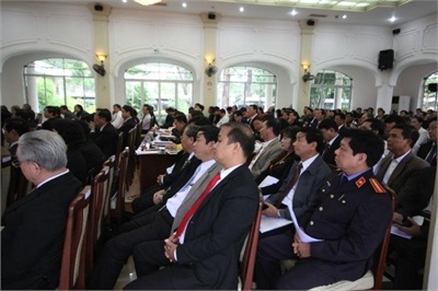 Đà Nẵng ‘thưởng lớn’ cho cán bộ nghỉ hưu trước tuổi - 1 Đà Nẵng ‘thưởng lớn’ cho cán bộ nghỉ hưu trước tuổi - 1