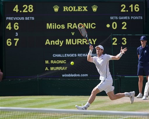 Những khoảnh khắc tuyệt vời của Murray ở chung kết Wimbledon 2016 - 13
Tình huống đỡ bóng của Murray ở game 5 set 3. Đây là game đấu đầu tiên anh thi đấu mất tập trung và để đối thủ có break-point, tuy nhiên Murray đã không để mất game