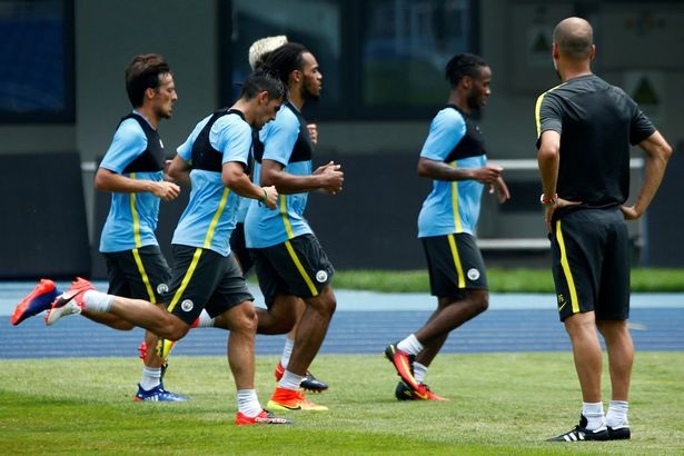 MU, Man City tập luyện chăm chỉ trước trận đại chiến - 13
Các cầu thủ Man City miệt mài tập luyện trước trận đấu gặp đại kình địch MU