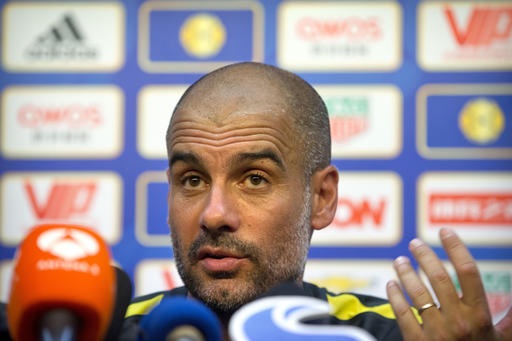 MU, Man City tập luyện chăm chỉ trước trận đại chiến - 18
Không như Mourinho, Guardiola đã họp báo bình thường trong phòng họp