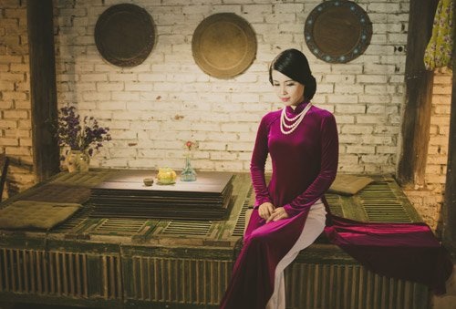 Á khôi Lưu Ly khoe vẻ cổ điển trong tà áo dài - 3
Bên cạnh đó, Lưu Ly còn có những công việc khác như MC, diễn viên.