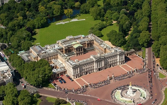 Anh bắt nam sinh Trung Quốc mang dao định đột nhập cung điện Buckingham - 1
Cung điện Buckingham nhìn từ trên cao (Ảnh: PA)
