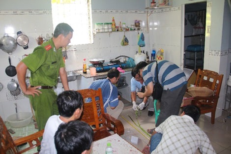 Hiện trường căn nhà xảy ra vụ thảm án, 3 người chết.