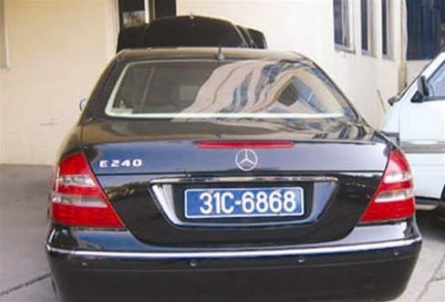 Tiêu chuẩn 1,1 tỷ, sao nhiều ô tô biển xanh 5 tỷ? - 3
Xe công vụ đeo biển lộc phát trang bị cho Bùi Tiến Dũng, Tổng giám đốc PMU 18 trước kia.