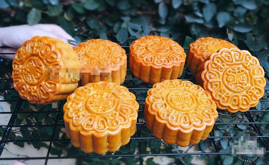 Mỗi năm làm thêm 1 tháng: Chị gái công sở thu 200 triệu - 3
Loại bánh Trung thu handmade nhìn chẳng khác nào các dòng bánh cao cấp