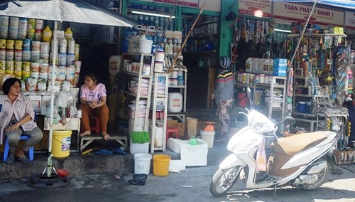 Chợ 'thần chết' giữa Sài Gòn - 3 Hóa chất các loại được bày bán tràn lan ở chợ Kim Biên.