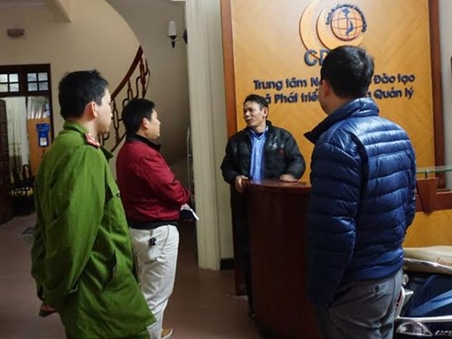 Sản xuất Gel chuyên dùng trong siêu âm bằng công nghệ "xô chậu" - 3 Ông Đoàn - nhân viên bảo vệ Trung tâm nghiên cứu đào tạo và phát triển kỹ năng quản lý cho biết Công ty TNHH xuất nhập khẩu y tế Đại Phát mới chuyển về đây được khoảng hơn 1 năm