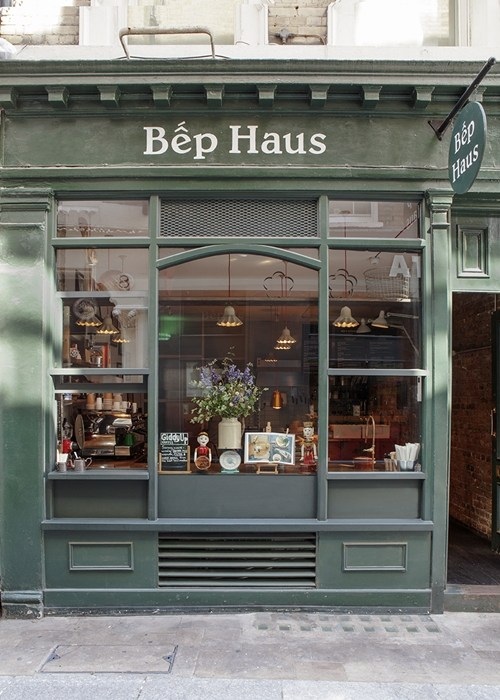 Quyết đưa “bánh mì” vào từ điển Oxford - 3
Một góc nhà hàng “Bếp Haus” của Vân.