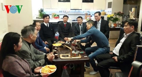 Đoàn Đại biểu thăm và chúc Tết gia đình ông Nguyễn Văn Hoan.