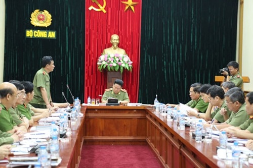 Từ ngày 6/6, triển khai trang phục Công an nhân dân mới - 3 Thiếu tướng Nguyễn Quang Chữ, Phó Tổng cục trưởng Tổng cục Chính trị CAND phát biểu tại cuộc họp.