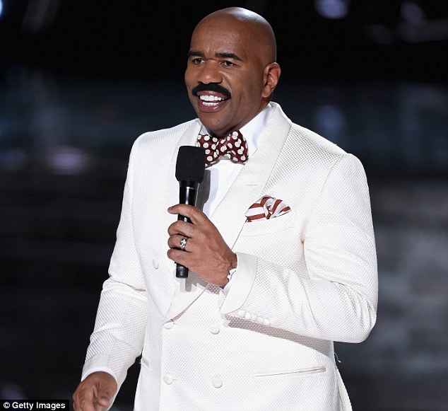 MC “thảm họa” xúc động vì được hoa hậu Colombia tha thứ - 5
Steve Harvey thổ lộ, anh và cả gia đình đã trải qua không ít khó khăn sau sai lầm nghiêm trọng của đêm chung kết.