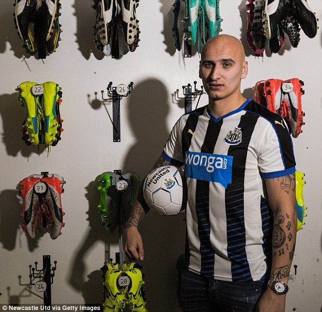 "Chợ đông" Premier League trước 12 giờ cuối cùng - 12 Shelvey đã gia nhập Newcastle từ Swansea