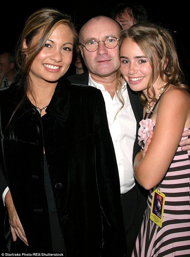 Phil Collins tái hợp với vợ ba sau 6 năm ly dị - 4
Phil cùng Orianne Cevey và con gái riêng của Phil (ngoài cùng bên phải) giờ cũng là một ngôi sao điện ảnh trẻ tại Hollywood.