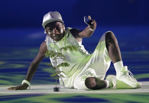 Lễ khai mạc Olympic 2016: Rực rỡ sắc màu, ánh sáng - 34
Rapper 12 tuổi MC Soffia biểu diễn trong lễ khai mạc