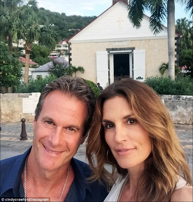 Vợ chồng siêu mẫu Cindy Crawford: 18 năm vẫn hạnh phúc - 9 
Cindy và Rander kết hôn từ năm 1998 và có với nhau 2 mặt con, một trai và một gái.