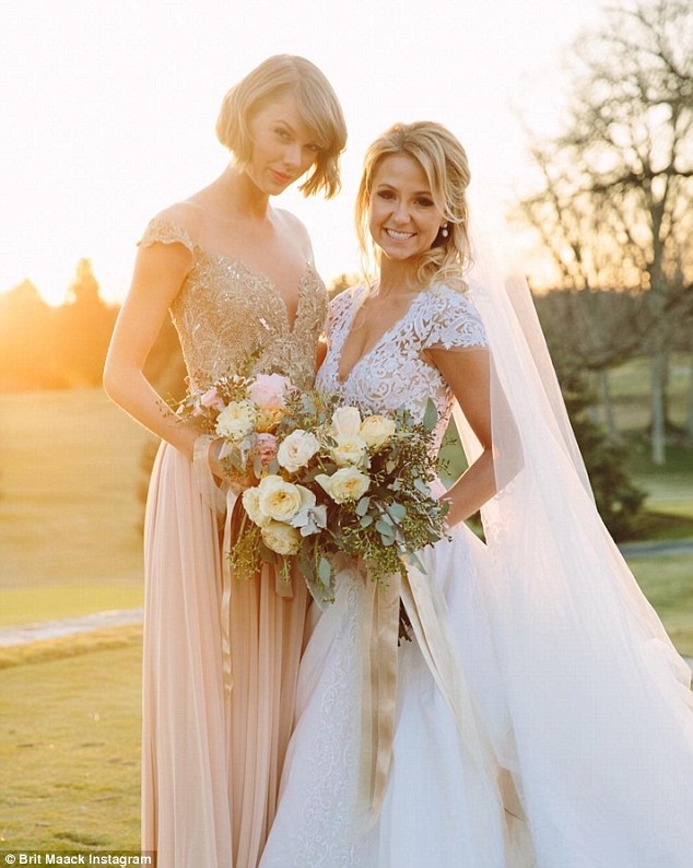 Demi Lovato “đá xéo” Taylor Swift vì im lặng trước vụ kiện của Kesha - 6 Demi Lovato “đá xéo” Taylor Swift vì im lặng trước vụ kiện của Kesha - 6