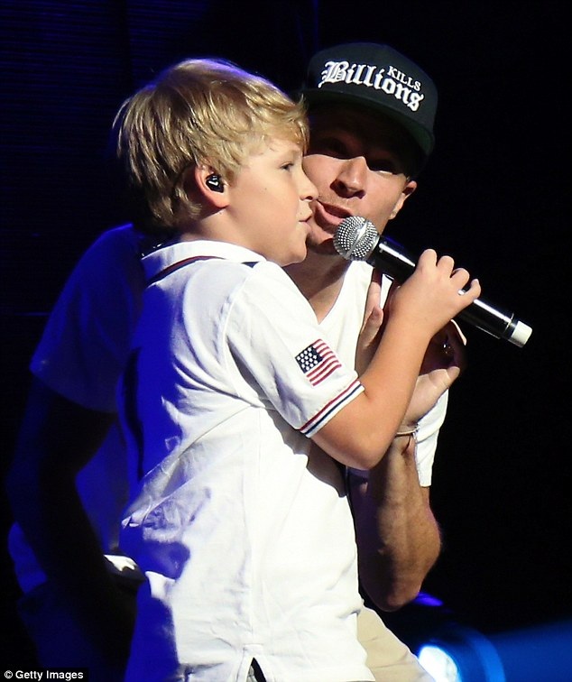 Con trai của Brian Littrell nhóm Backstreet Boys bước chân vào showbiz - 4
Cậu con trai của Brian tự tin khẳng định, mình là một người trưởng thành hơn các bạn bè cùng trang lứa và khá may mắn.