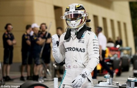Pole thứ hai liên tiếp cho Lewis Hamilton - 8