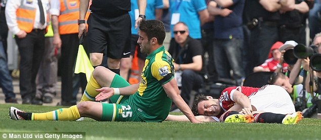 Darminan nằm sân sau pha vào bóng ác ý của đối phương