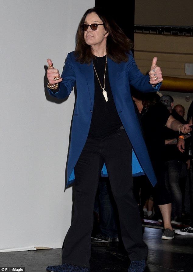 Rocker ngoại tình xuất hiện hạnh phúc bên vợ sau tin đồn ly dị - 13 
Ozzy chưa bao giờ rút ra bài học nào từ những lỗi lầm quá khứ.