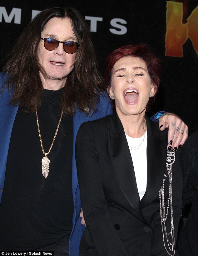 Rocker ngoại tình xuất hiện hạnh phúc bên vợ sau tin đồn ly dị - 2 Rocker ngoại tình xuất hiện hạnh phúc bên vợ sau tin đồn ly dị - 2