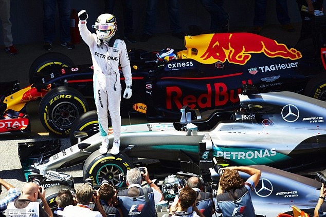 Giành pole, Hamilton có lợi thế trước Rosberg - 4 Giành pole, Hamilton có lợi thế trước Rosberg - 4