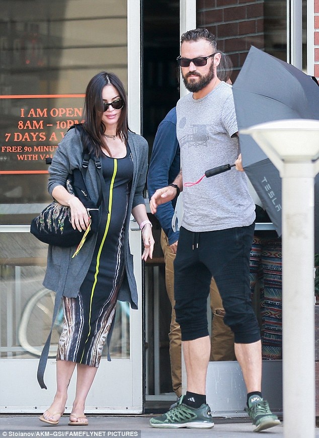 Mỹ nhân gợi tình Megan Fox: “Tôi thích mang bầu” - 3
Megan Fox phát hiện cô mang thai lần ba khi đang tiến hành thủ tục ly dị với chồng, Brian Austin Green