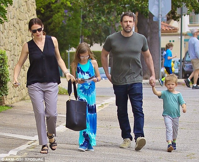 Jennifer Garner sẵn sàng nối lại với Ben Afleck - 4
Jennifer và Ben đã có với nhau ba đứa con, hai gái và một trai.