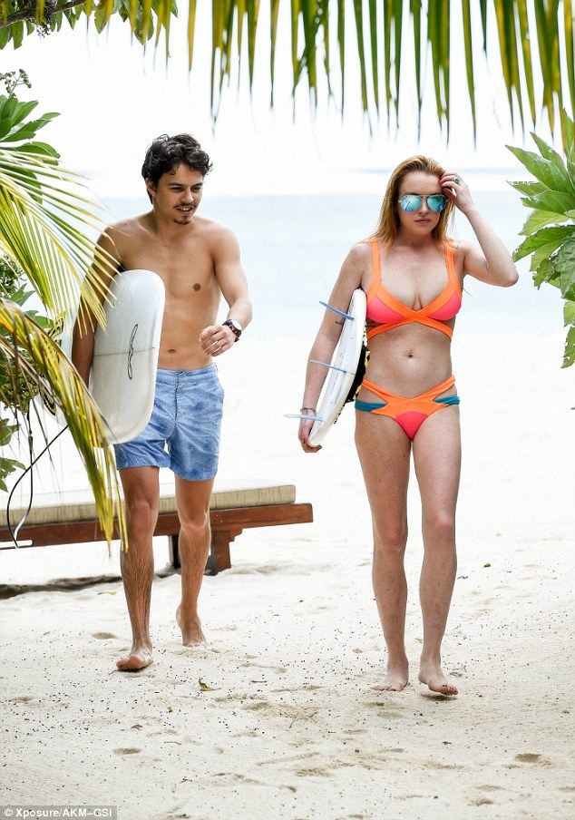 "Gái hư" Lindsay Lohan đẹp đôi bên bạn trai triệu phú trẻ - 3
Lindsay và Egor đang đi nghỉ cùng nhau tại Cannes, Pháp gần một tháng nay.