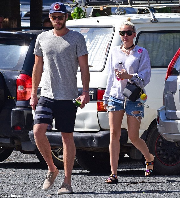 Miley Cyrus và Liam Hemsworth sẽ tổ chức đám cưới vào mùa hè này - 2
Liam và Miley xuất hiện cùng nhau vào tháng 4 vừa rồi sau khi tái hợp vào cuối năm 2015 đầu năm 2016.
