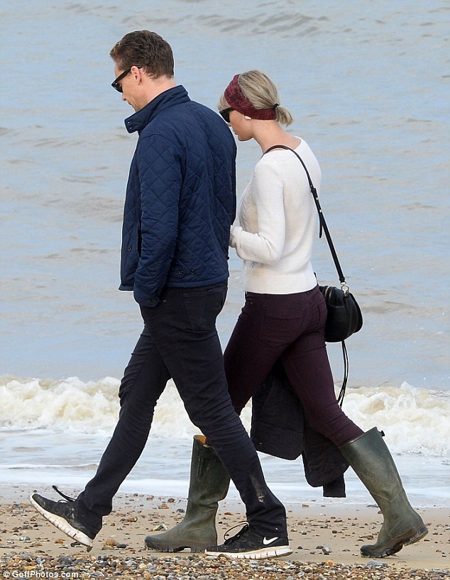 Bị Kanye West "làm nhục", Taylor Swift tìm sự bình yên bên tình mới Tom Hiddleston - 10