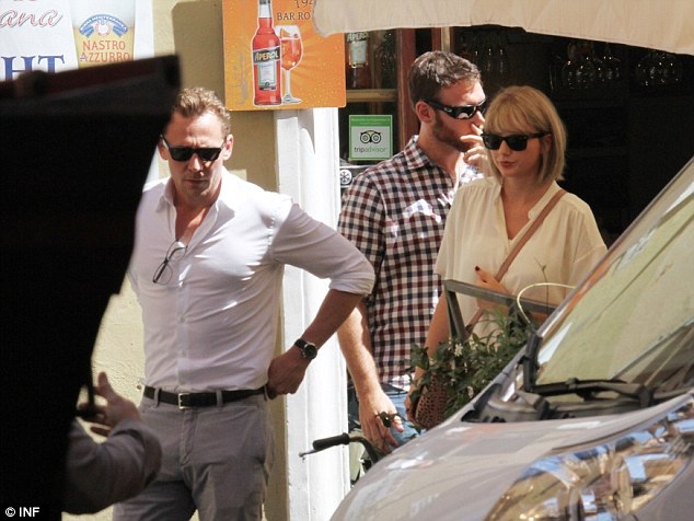 Gu thời trang tình nhân tone-sur-tone của Taylor Swift và Tom Hiddleston - 7 Gu thời trang tình nhân tone-sur-tone của Taylor Swift và Tom Hiddleston - 7