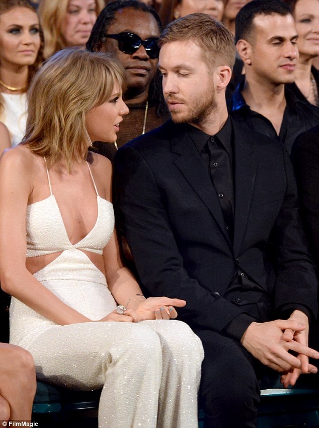 
Nhiều người tin rằng, Calvin sáng tác ca khúc Olé sau khi bị Taylor đá.
