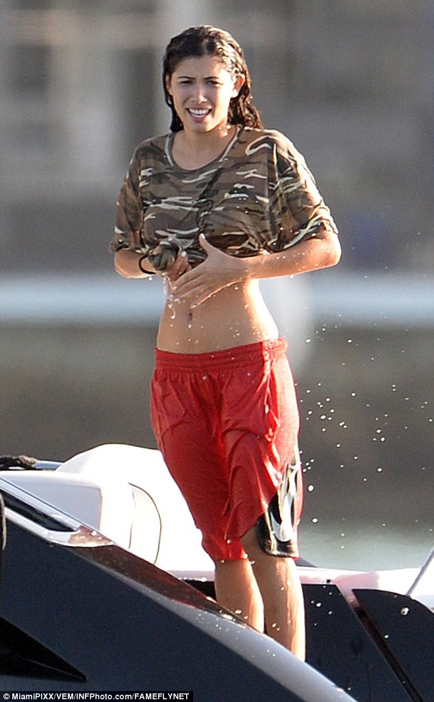 Bạn gái mới của Justin Bieber được khen giống Selena Gomez - 13 Bạn gái mới của Justin Bieber được khen giống Selena Gomez - 13