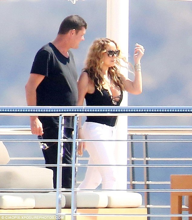 
Mariah Carey quấn quýt không rời tỉ phú người Úc trong kỳ nghỉ hè tại Ý.
