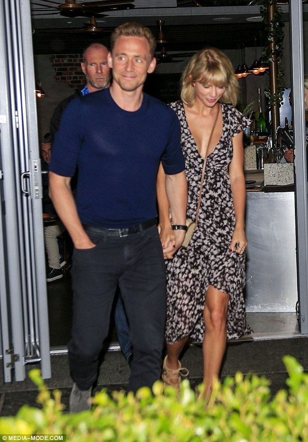 Taylor Swift bị bạn trai cũ chỉ trích bịa chuyện - 4
Nữ ca sĩ người Mỹ công khai quan hệ với Tom, hai tuần sau khi cô chia tay với Cavlin Harris.
