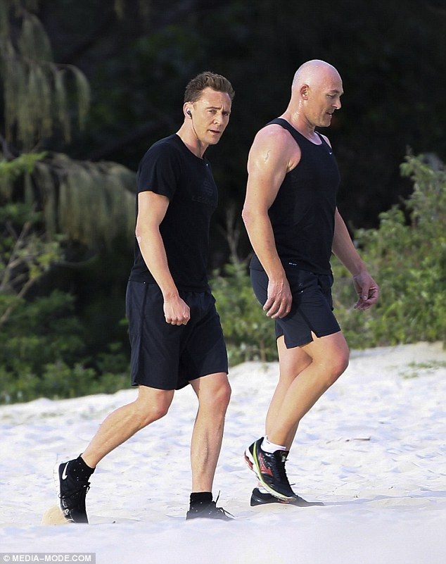 Taylor Swift bị bạn trai cũ chỉ trích bịa chuyện - 7
Tom Hiddleston nổi tiếng hơn rất nhiều sau khi trở thành bạn trai của Taylor Swift.