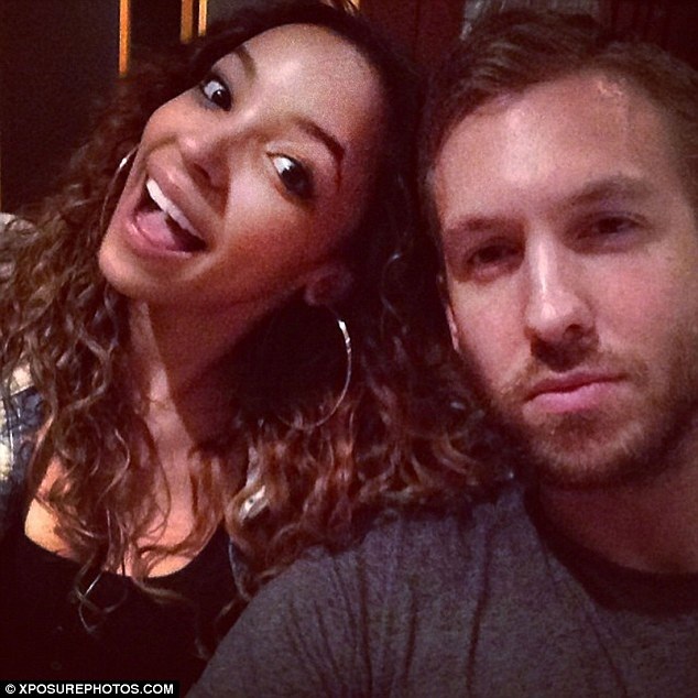 Chia tay Taylor Swift, Calvin Harris cặp kè với ca sĩ da màu bốc lửa - 3
Tinashe chụp ảnh chung với Calvin Harris. Cặp đôi bắt đầu hò hẹn không lâu sau khi Taylor Swift, bạn gái cũ của Calvin công khai quan hệ với Tom Hiddleston.