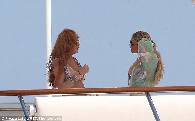 Lindsay Lohan khoe với cha ruột đã mang bầu - 5